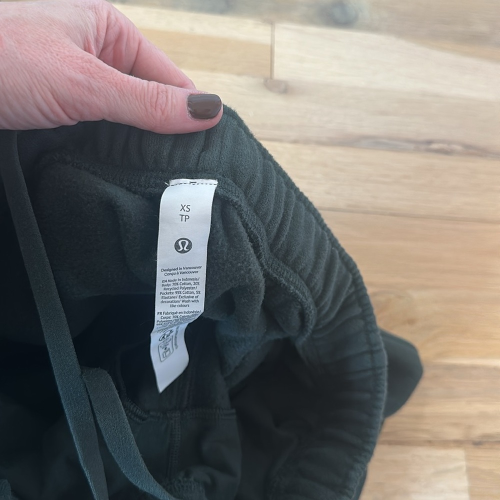 Lululemon scuba mid rise jogger xs - Picture 3 of 4
